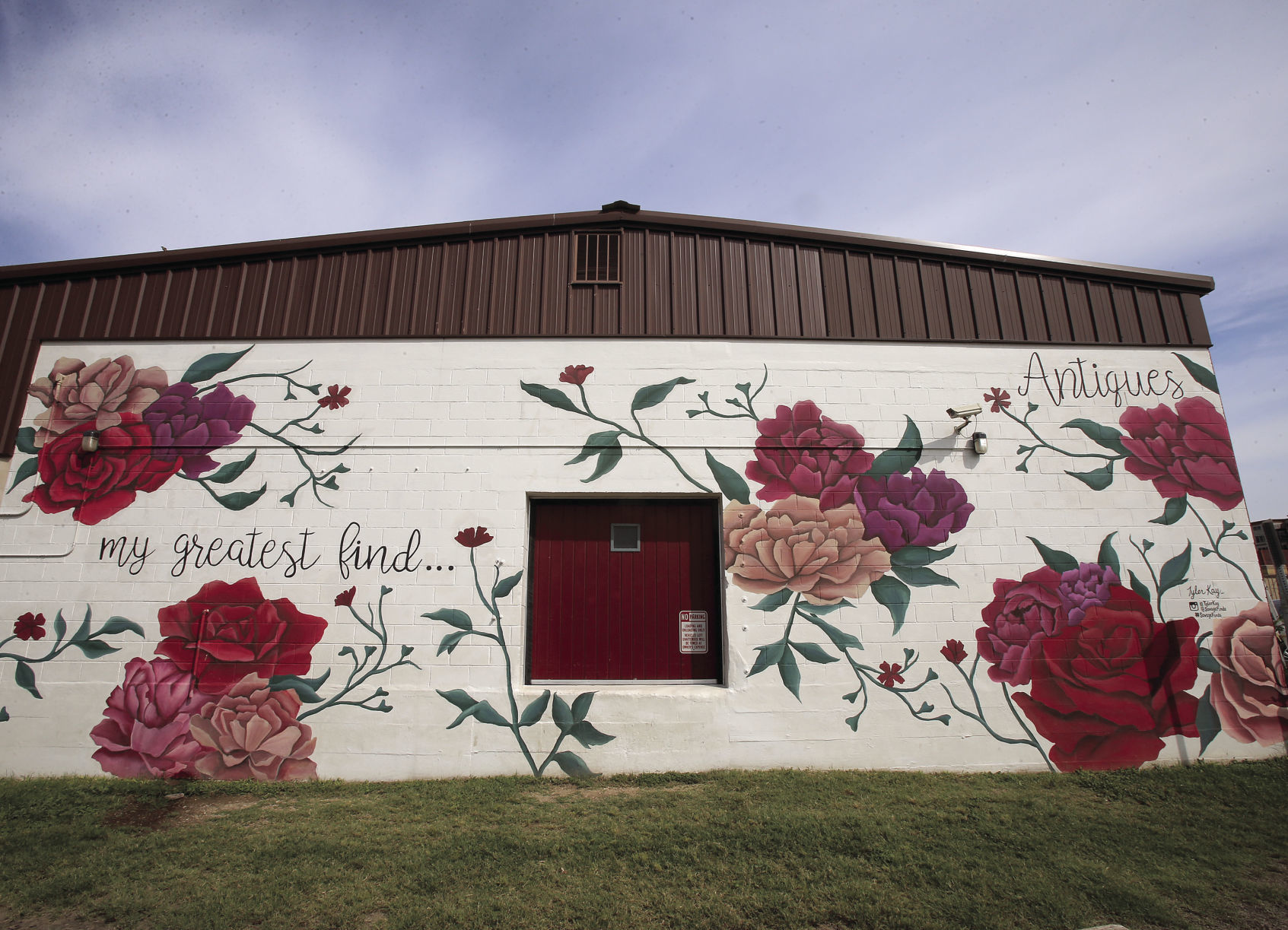 Savage Finds mural